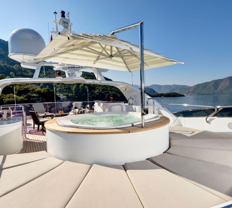 QUEST R Yacht Charter Details, BENETTI | CHARTERWORLD Luxury Superyachts